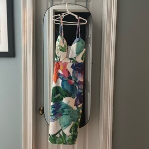 L’ATISTE Small Low V Neck Tropical Dress